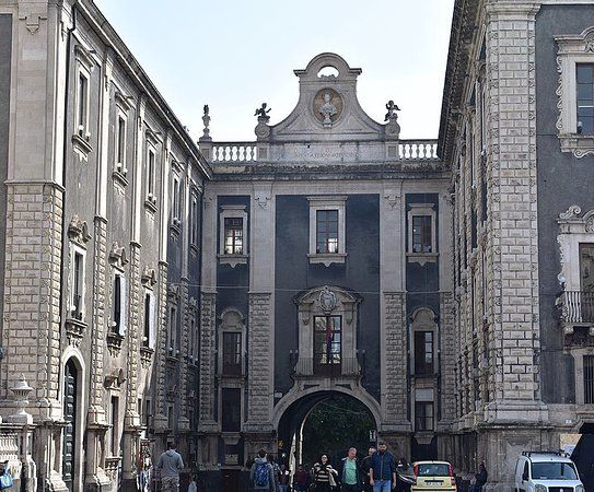 Puerta Uzeda